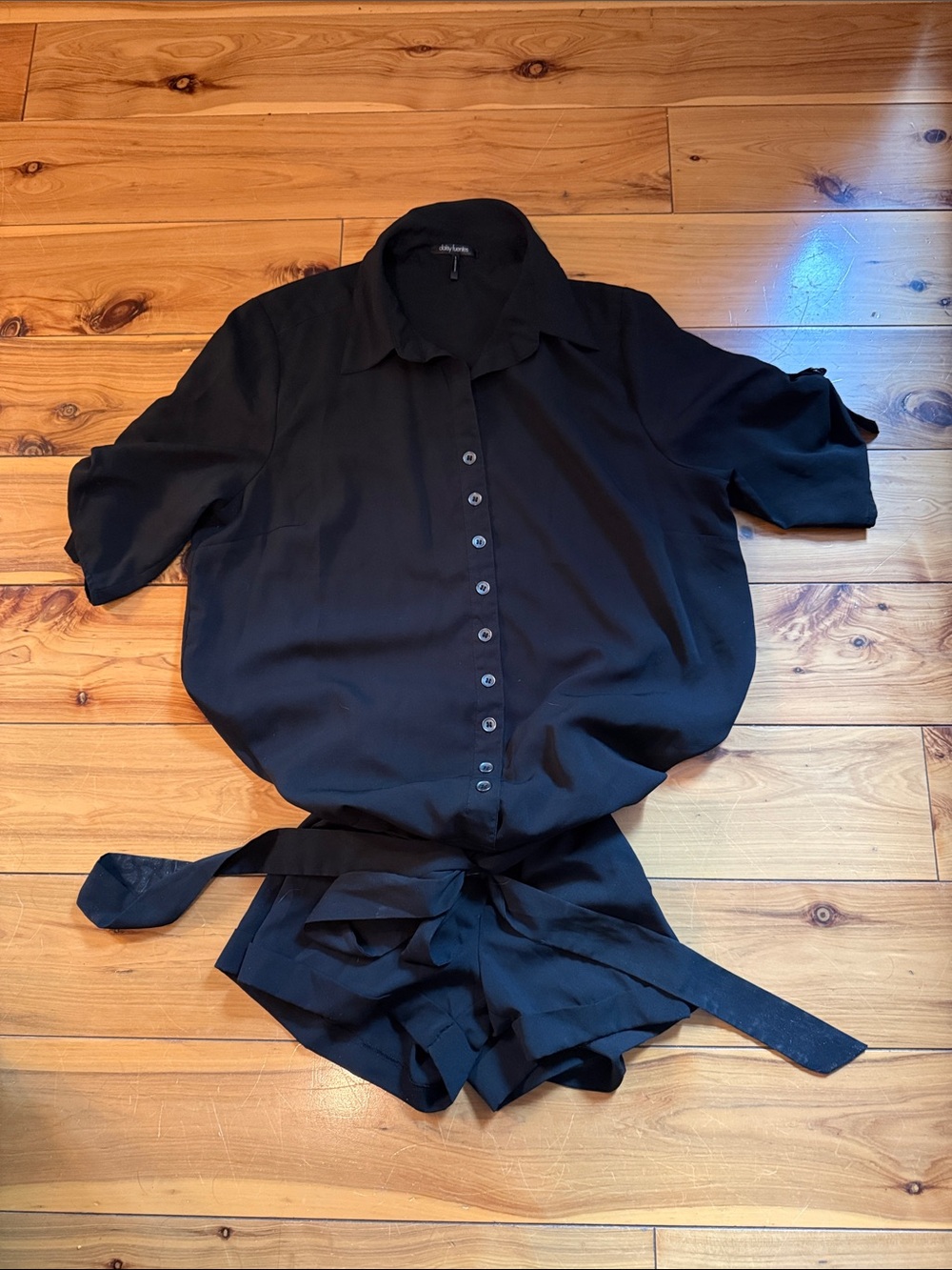 Daisy Fuentes Sz L Black Button-Front Short Sleeve Romper w Shorts and Tie Waist
